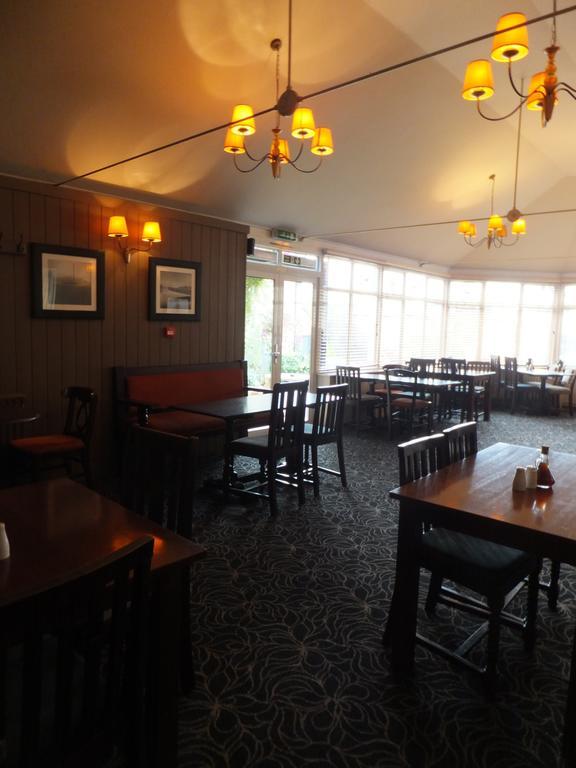 The Red Lion, Stretham 호텔 외부 사진